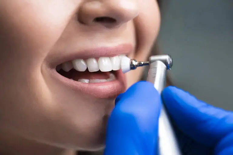 Gum Disease Signs: When Should You See a Dentist or Periodontist? dental guide image